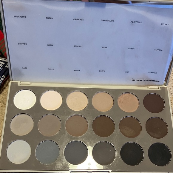 MORPHE 18CT MATTE ESSENTIALS Artistry Palette.  Lightly used. - Picture 6 of 8